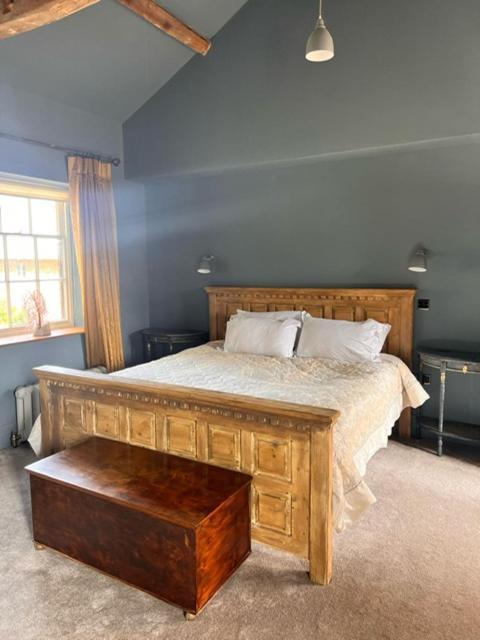 Apartment At Llanerchydol Hall เวลช์พูล ภายนอก รูปภาพ